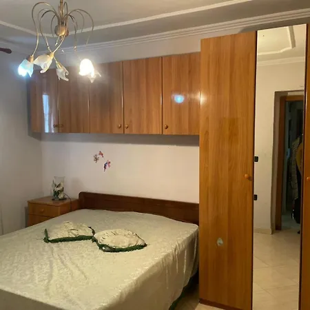 Tirana Apartment アパート ティラナ